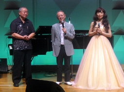 左からJAXA的川泰宣名誉教授、作曲家・服部克久氏、ソプラノ歌手・雨谷麻世