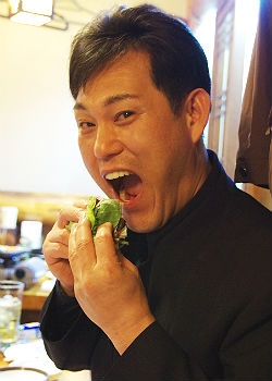 新曲発売を控え故郷韓国の料理を食べ力をつけるモングン