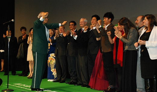 東京国際映画祭クロージングセレモニーの一幕 依田氏退任.jpg