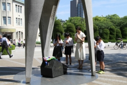 東映『おかあさんの木』広島、児童と鈴木京香