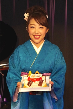 山口ひろみ、新曲発売＆誕生日記念ライブ