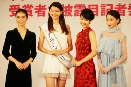 （左から）武井咲、是永瞳、剛力彩芽、河北麻友子