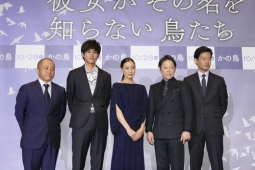 左から白石監督、松坂、蒼井、阿部、竹野内