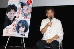 熱心なファンからの質問に答える是枝監督