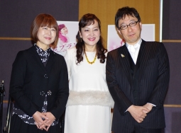 左から「私のブランコ」作詞もりちよこ、荒木由美子、作曲の小原孝