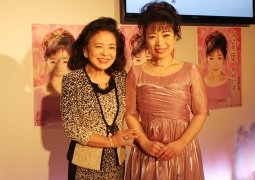 (左）松前ひろ子、中村仁美