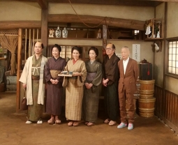 左から藤井、浅野、松本、若村、石坂、角川監督