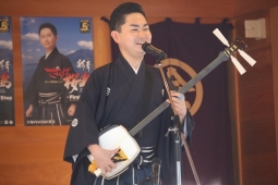 ヒット祈願を行なった彩青