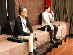 荒牧監督(左)と前田監督(右)