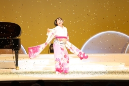 凱旋コンサートを行った朝花美穂