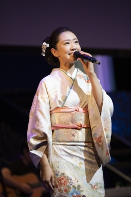 デビュー10周年記念コンサートを開催した羽山みずき
