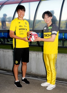垣田裕暉選手（左）、辰巳ゆうと（右）