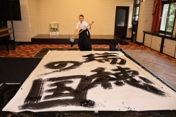 「瑞穂の国」ヒット祈願を実施した山西アカリ