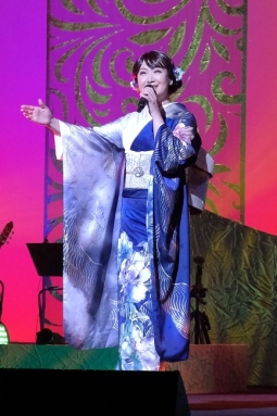 市川由紀乃