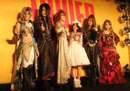 「おねがいかなえてヴェルサイユ」イベント、左よりTERU、MASASHI、KAMIJO、小池、YUKI、HIZAKI