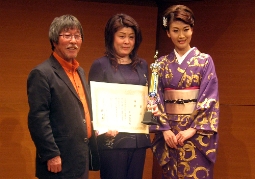 市川由紀乃（右）「桟橋時雨」カラオケ大会開催