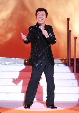 冠二郎「45周年コンサート」地元秩父で熱唱