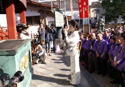 藤あや子、デビュー25周年浅草神社お礼詣り