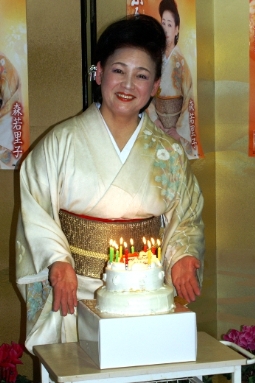 森若里子“ふるさと”でファンと共に誕生日