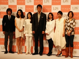 左より、行定監督、野波、風吹、阿部、小泉、忽那、井上