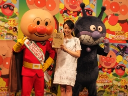 井上真央がアンパンマン、バイキンマンと登壇