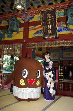 杜このみ＆ねば～る君、浅草神社でヒット祈願