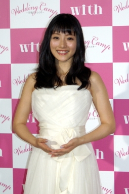 石原さとみ、ウェディングドレス姿披露