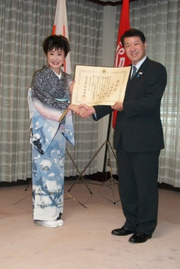 小林幸子、新潟県民栄誉賞を受賞
