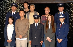 「モリのアサガオ」発表会見に出席した（前列左から）谷村、ARATA、伊藤、香椎、木南ら