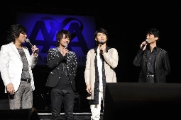 「AAA2010」に出演した（左から）岸谷五朗、佐藤健、三浦春馬、寺脇康文