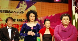 TOKYO MX「おママ対抗歌合戦」に出演するマツコ・デラックス（一番右）、ミッツ・マングローブ（左から2人目）ら