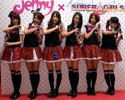 ジェニーとのコラボをPRするSUPER☆GiLRS（左から）八坂沙織、志村理佳、稼農楓、荒井玲良、田中美麗、毎島亜美