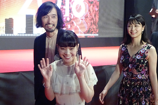 19.コンペ出品の邦画『愛がなんだ』より今泉力哉監督、岸井ゆきの、深川麻衣.jpg