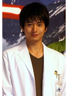 ドクター向井理 手術シーンも代役なし 命 医療とは 感じて 文化通信 Com