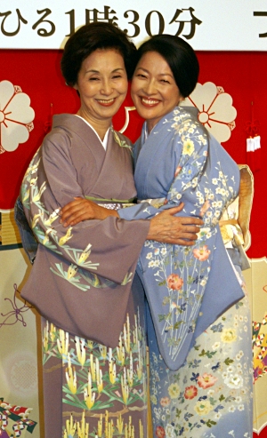 ドラマ「花嫁のれん」をPRした野際陽子(左)と羽田美智子 花嫁のれん.JPG