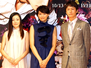 フジテレビ系新ドラマ「蜜の味 ~A Taste Of Honey~」に出演する(左から)菅野美穂、榮倉奈々、ARATA 蜜の味.JPG